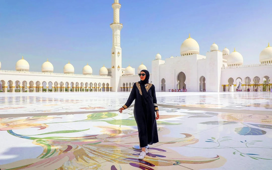 From Dubai: BAPS Hindu Temple & Sheikh Zayed Mosque Full-Day Guided Tour Image 3
