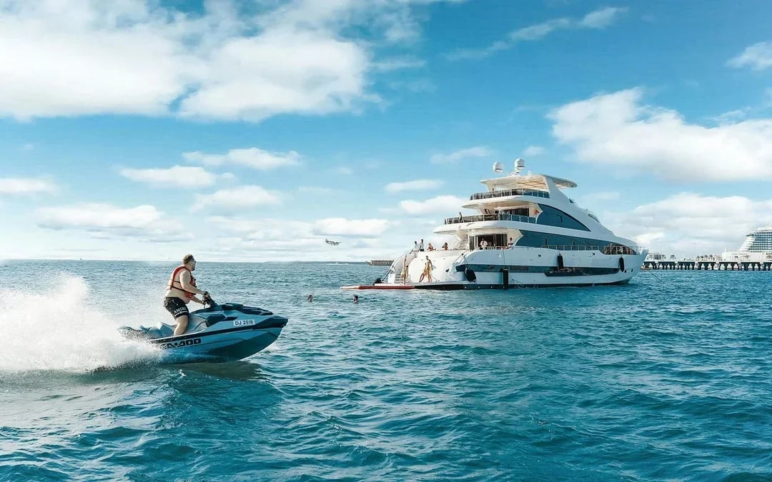 From Dubai Harbour: 3-Hour Superyacht Tri-Deck Cruise with Dining, Open Bar & Live DJ Image 1
