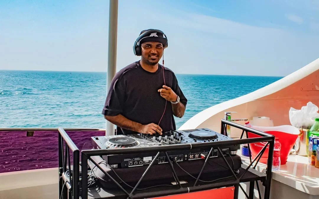 From Dubai Harbour: 3-Hour Superyacht Tri-Deck Cruise with Dining, Open Bar & Live DJ Image 4