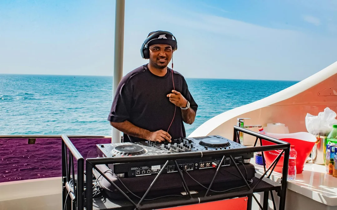 From Dubai Harbour: 3-Hour Superyacht Tri-Deck Cruise with Dining, Open Bar & Live DJ Image 4