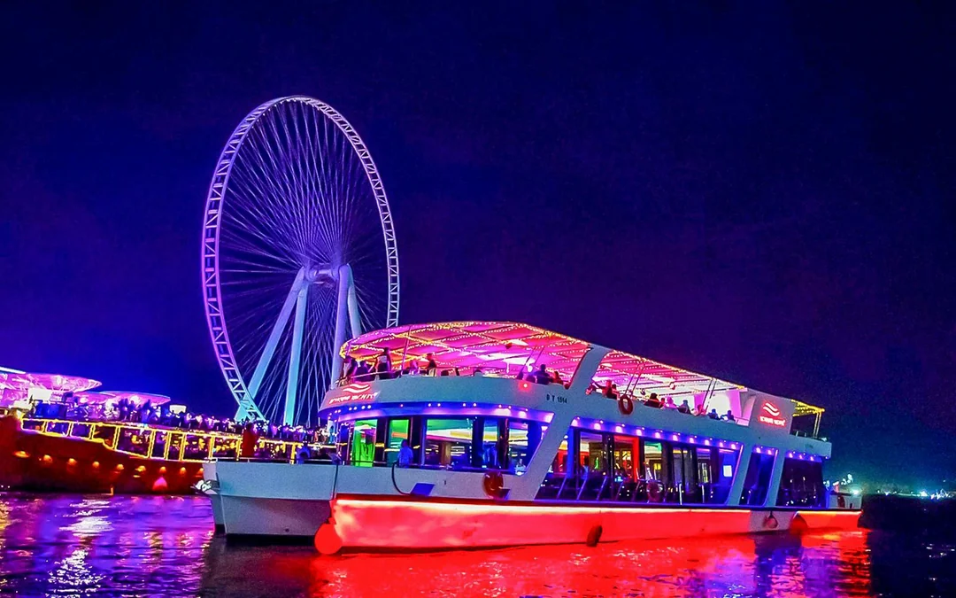 From Dubai Marina: 1.5-Hour Sunset/Dinner Cruise with Open Bar, Live Music & International Buffet Image 1