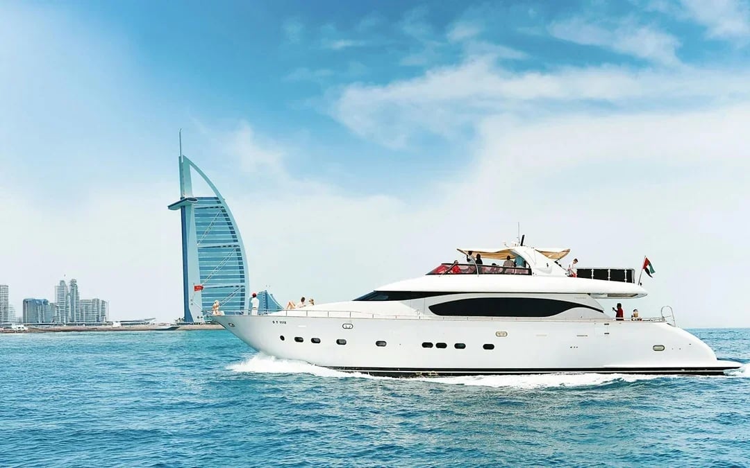 From Dubai Marina: 2/3-Hour Luxury Yacht Cruise with Breakfast or BBQ Lunch/Dinner Image 1