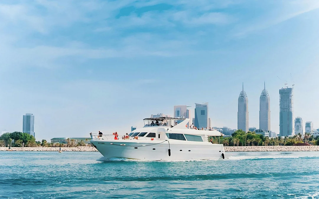 From Dubai Marina: 2/3-Hour Luxury Yacht Cruise with Breakfast or BBQ Lunch/Dinner Image 12