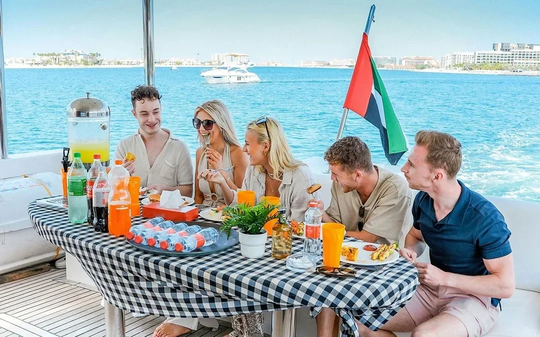 From Dubai Marina: 2/3-Hour Luxury Yacht Cruise with Breakfast or BBQ Lunch/Dinner Image 5