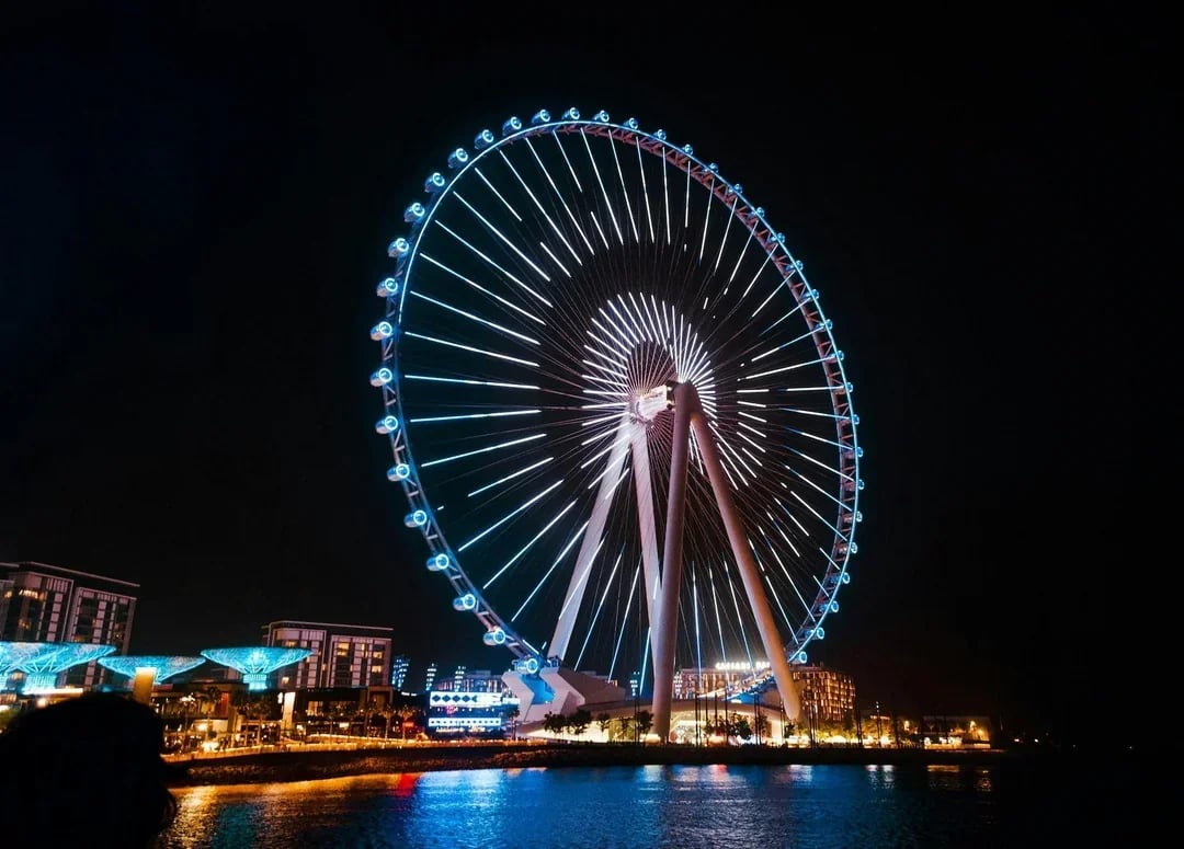 From Dubai Marina: 2-Hour Luxury Dhow Dinner Cruise with 5-Star Dinner, Entertainment & Unlimited Drinks Image 6