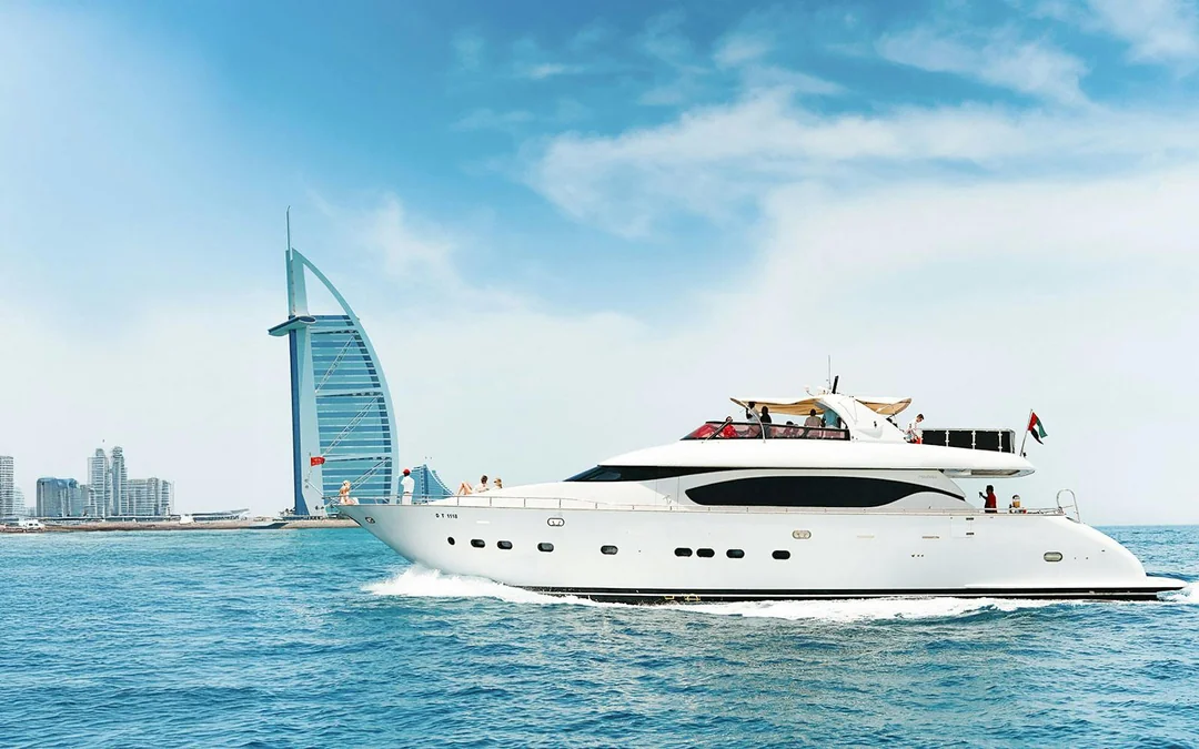 From Dubai Marina: 2-Hour Luxury Yacht Cruise with Dinner Image 1