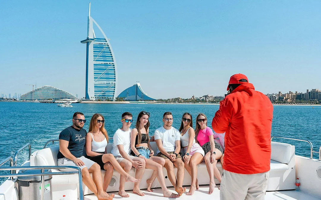 From Dubai Marina: 2-Hour Luxury Yacht Cruise with Dinner Image 2
