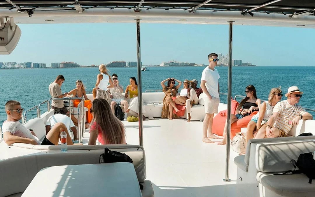 From Dubai Marina: 2-Hour Luxury Yacht Cruise with Dinner Image 7
