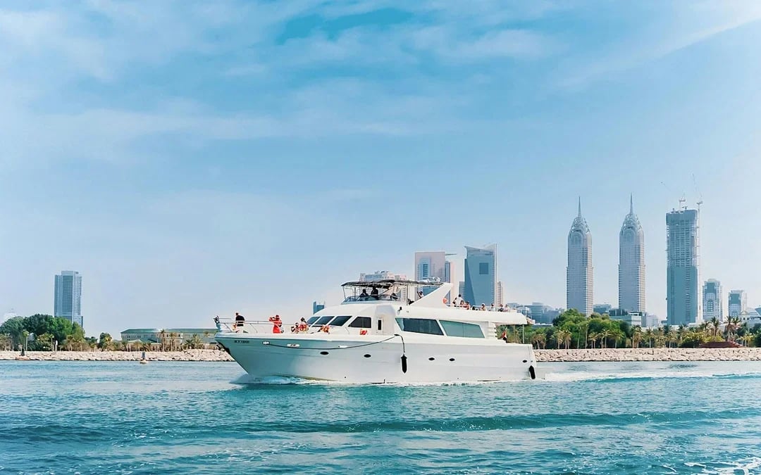 From Dubai Marina: 2-Hour Luxury Yacht Cruise with Dinner Image 9