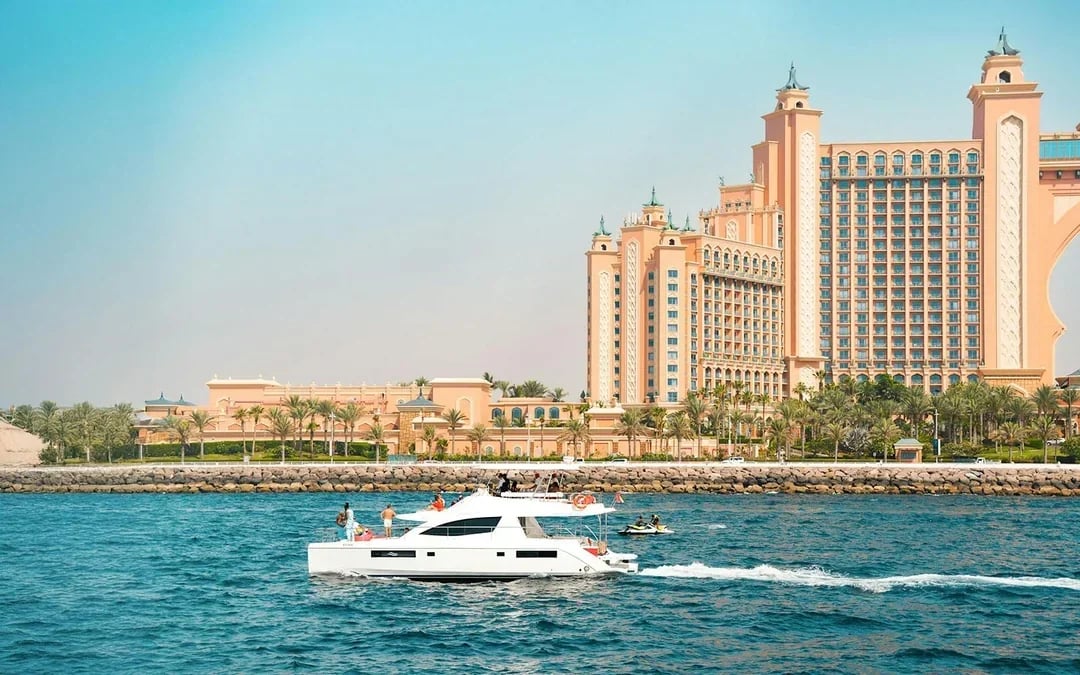 From Dubai Marina: 2-Hour Luxury Yacht Cruise with Dinner Image 10