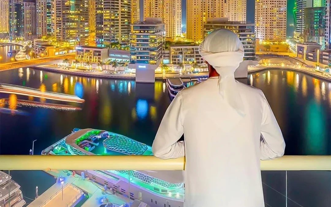 From Dubai Marina: 3-Hour Lotus Mega Yacht Cruise with Buffet Dinner, Unlimited Drinks & Live Entertainment Image 9
