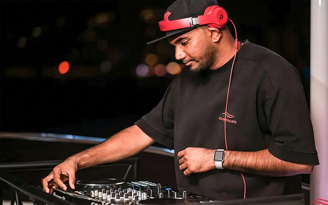 From Dubai Marina: 4-Hour Night Party Yacht Cruise with BBQ, DJ & Unlimited Beverages Image 5