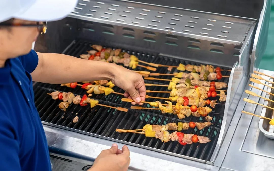 From Dubai Marina: 4-Hour Night Party Yacht Cruise with BBQ, DJ & Unlimited Beverages Image 6
