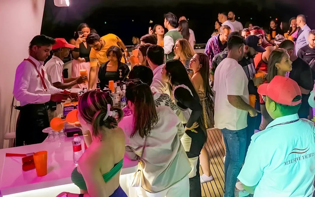 From Dubai Marina: 4-Hour Night Party Yacht Cruise with BBQ, DJ & Unlimited Beverages Image 7