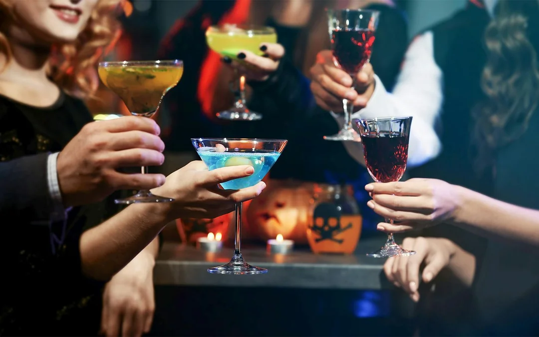 From Dubai Marina: Lotus Mega Yacht VIP Dinner Cruise with Live DJ & Unlimited Drinks Image 1