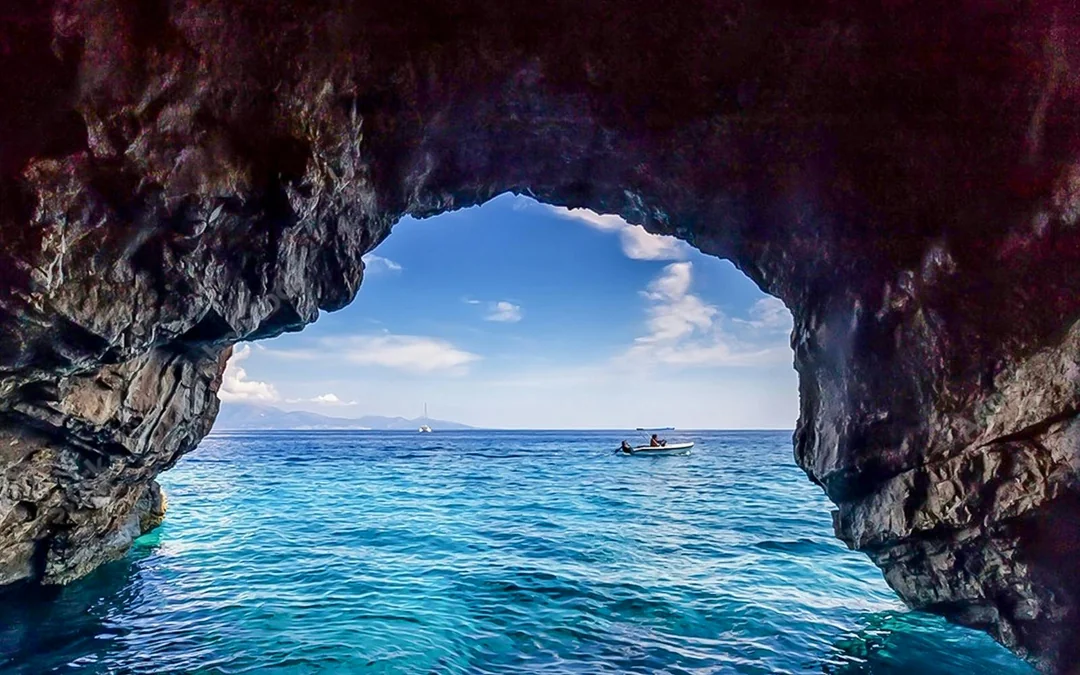 From Dubrovnik: Blue Cave, Green Caves & Sunj Beach Boat Tour with Drinks Image 2