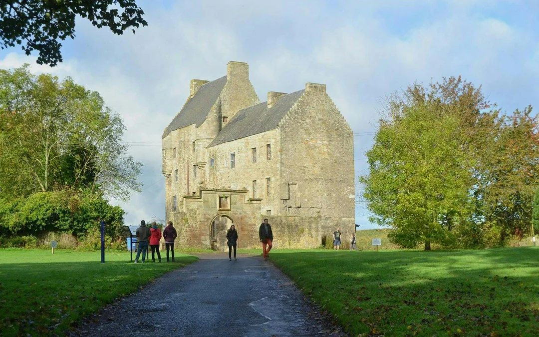 From Edinburgh: Outlander Locations Tour with Entry to Castles Image 1
