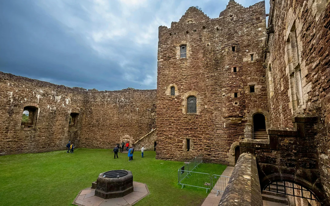 From Edinburgh: Outlander Locations Tour with Entry to Castles Image 4