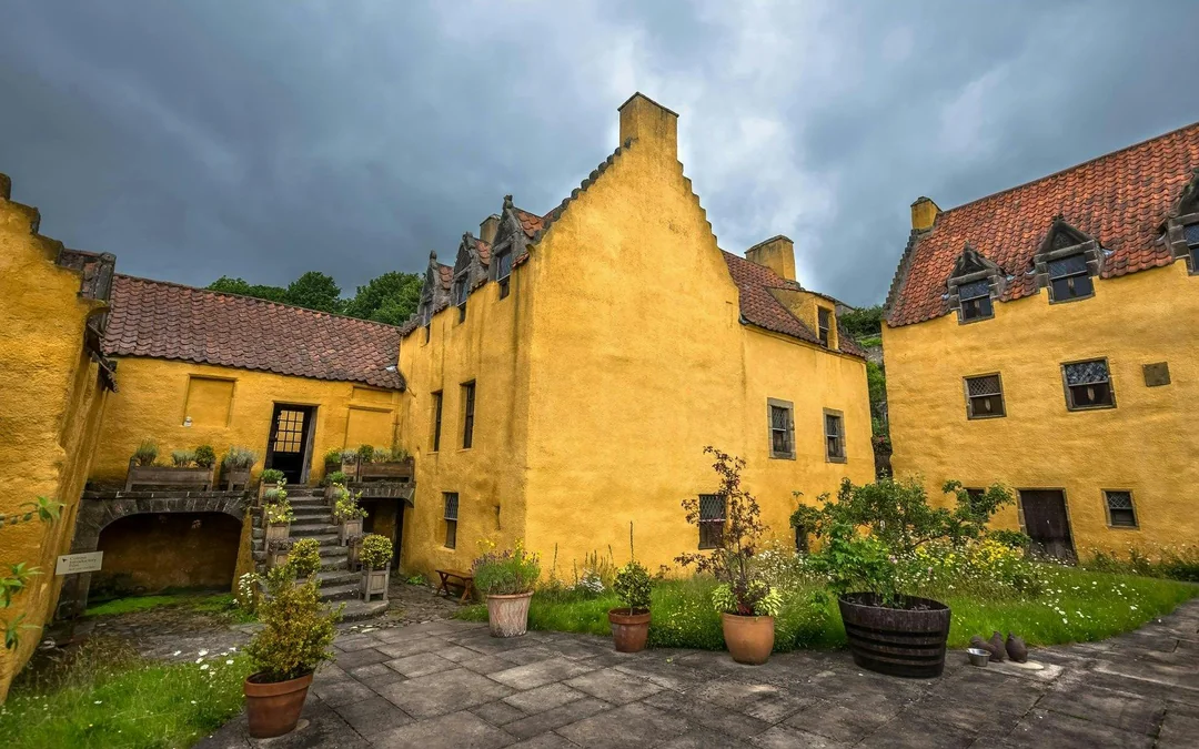 From Edinburgh: Outlander Locations Tour with Entry to Castles Image 6