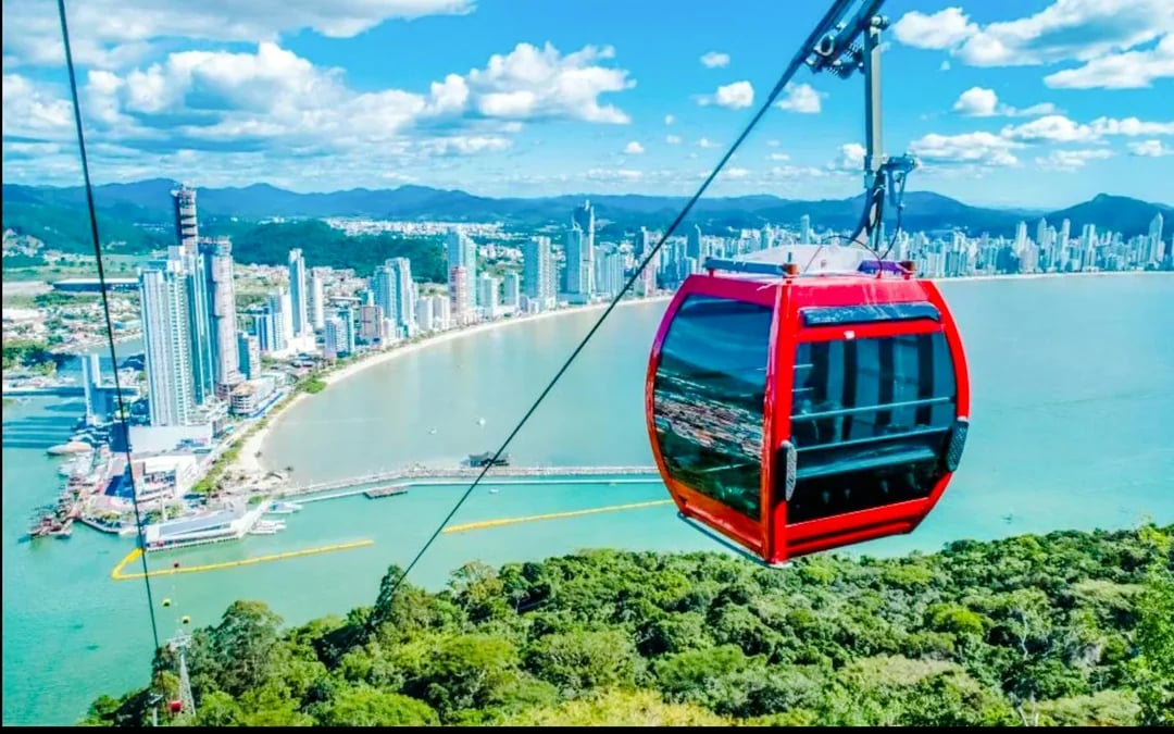 From Florianópolis: Balneário Camboriú Tour with Unipraias Cable Car Ticket and Laranjeiras Beach Image 1