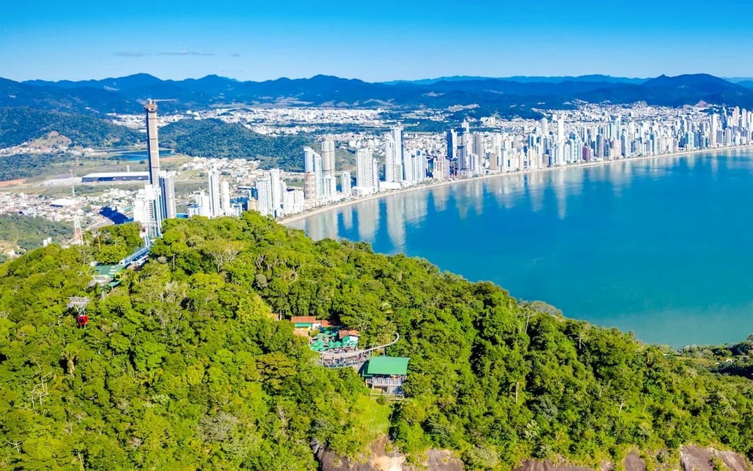 From Florianópolis: Balneário Camboriú Tour with Unipraias Cable Car Ticket and Laranjeiras Beach Image 8