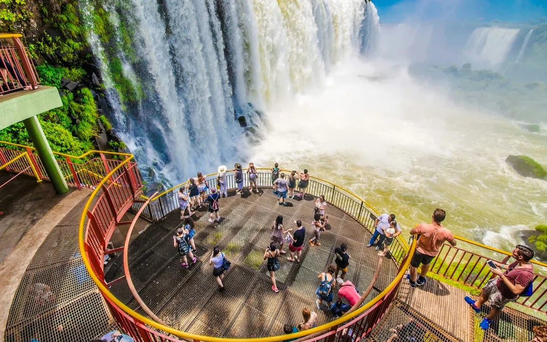 From Foz do Iguaçu: Brazilian Side Iguazu Falls & Parque das Aves Guided Tour with Hotel Transfers Image 4