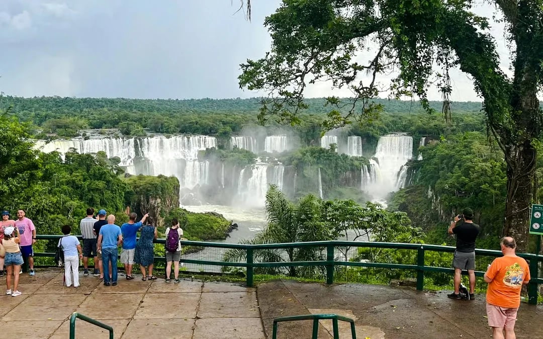 From Foz do Iguaçu: Brazilian Side Iguazu Falls & Parque das Aves Guided Tour with Hotel Transfers Image 7