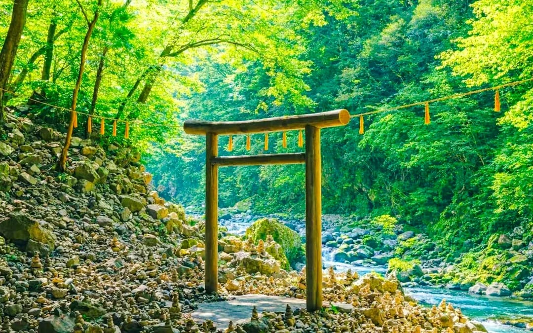 From Fukuoka: Takachiho Gorge and Amaterasu Railway Tour Image 8