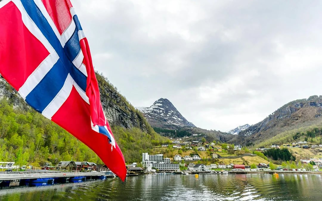 From Geiranger: Fjord Boat Tour With Waterfall Tasting Image 2