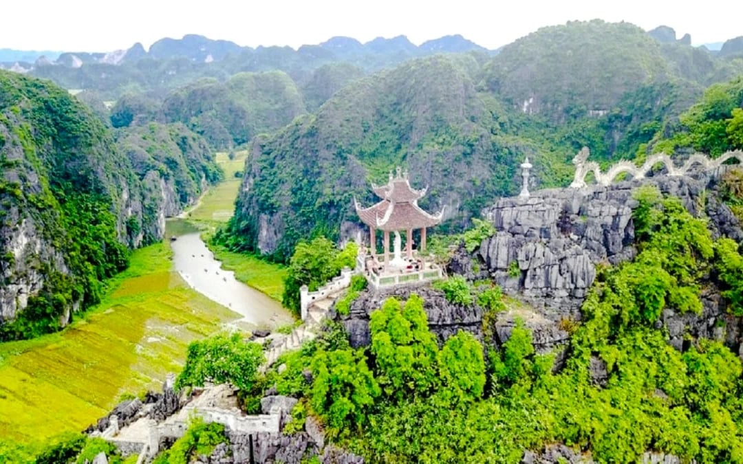 From Hanoi: Hoa Lu, Tam Coc & Mua Cave Small-Group Day Trip with Limousine Transfers Image 4