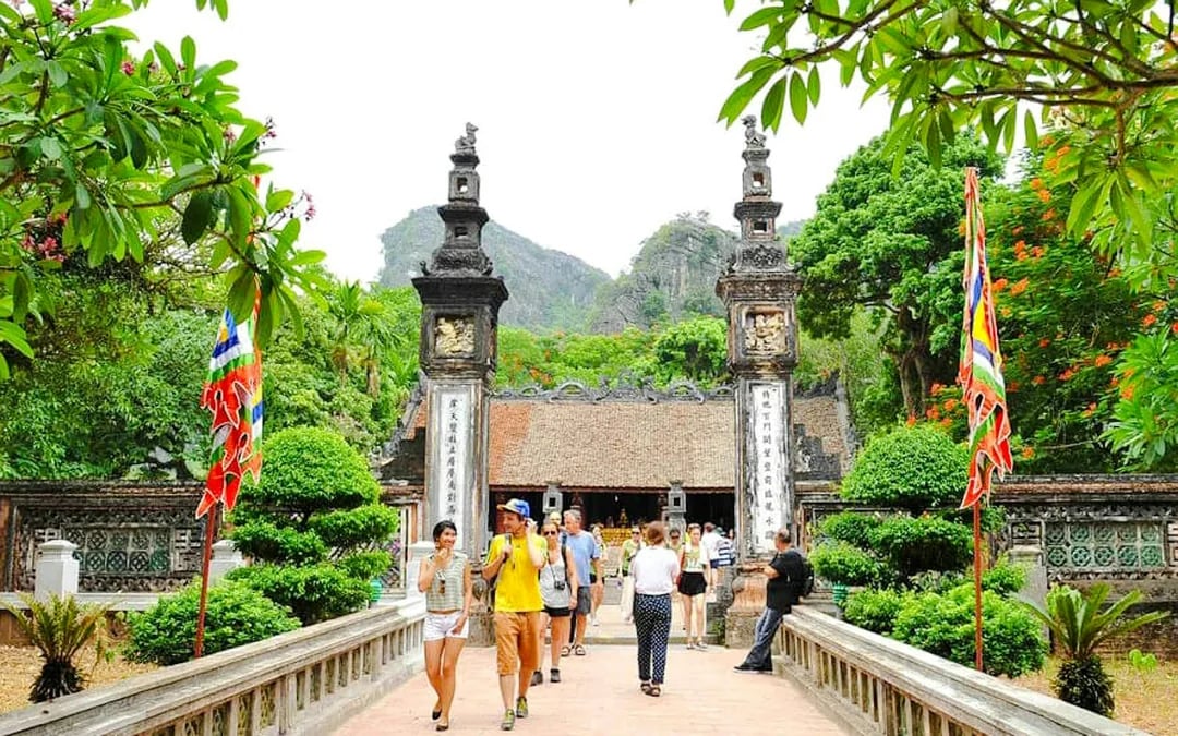 From Hanoi: Hoa Lu, Tam Coc & Mua Cave Small-Group Day Trip with Limousine Transfers Image 7