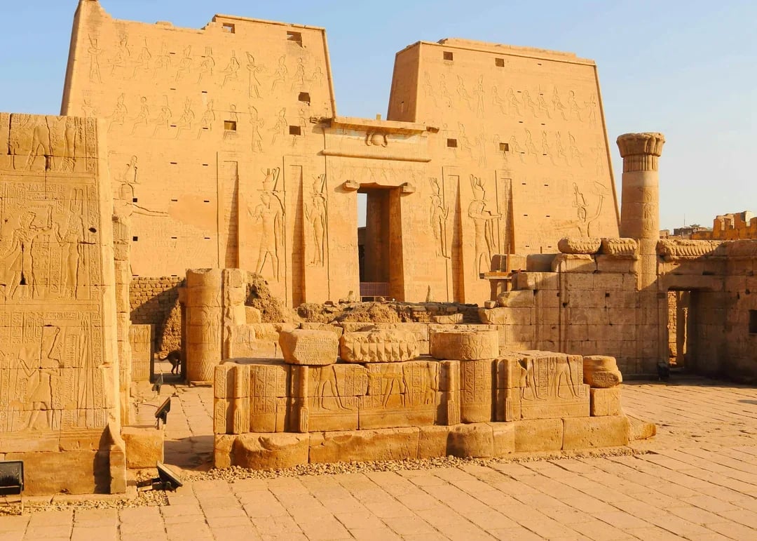 From Hurghada by Bus: Full-Day Cairo Tour with Grand Egyptian Museum & Pyramids of Giza  Image 3