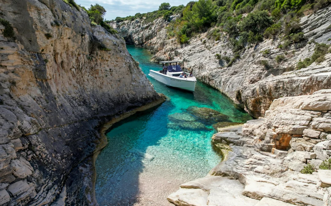 From Hvar: Blue Cave, Green Cave and 5 Islands Boat Tour Image 9
