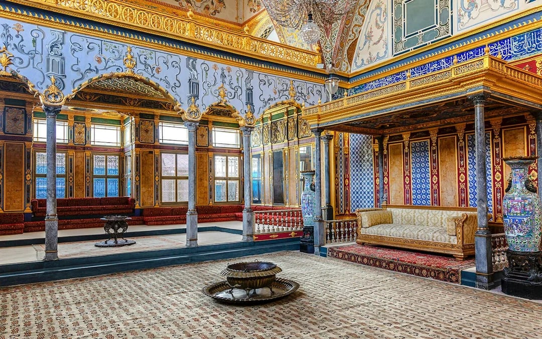 From Istanbul Port: Private Old City Tour with Bazaar Shopping Image 1