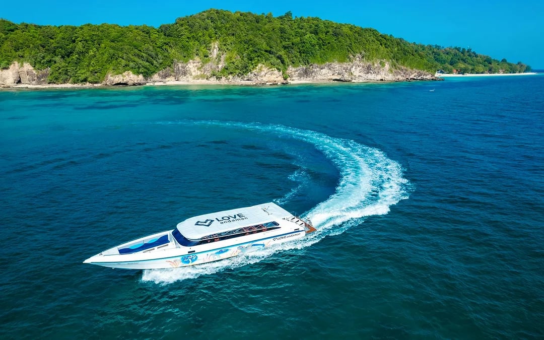 From Khao Lak: Similan Islands Speedboat Tour with Breakfast, Lunch & Transfers Image 1