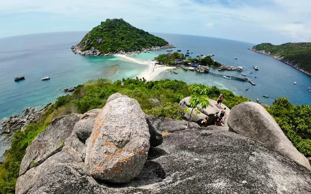 From Koh Samui: Koh Tao and Koh Nang Yuan Snorkeling Tour by Speedboat Image 1