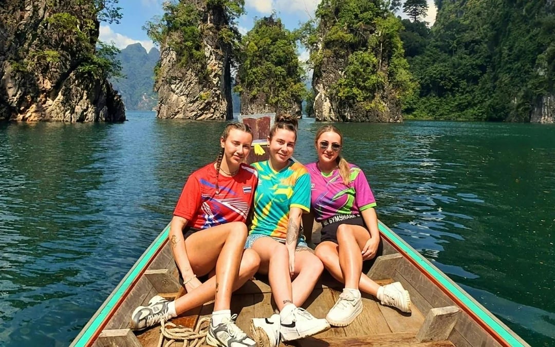 From Krabi: Cheow Lan Lake Boat Tour, Jungle Hike, Diamond Cave, and Floating Restaurant Lunch Guided Tour Image 7