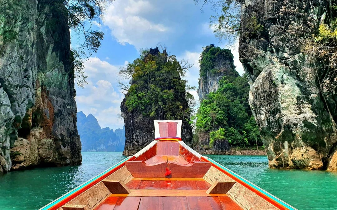 From Krabi: Cheow Lan Lake Boat Tour, Jungle Hike, Diamond Cave, and Floating Restaurant Lunch Guided Tour Image 8