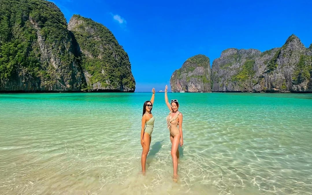 From Krabi: Early Bird Phi Phi & 4 Islands Tour by Speedboat with Breakfast, Lunch & Transfers Image 7