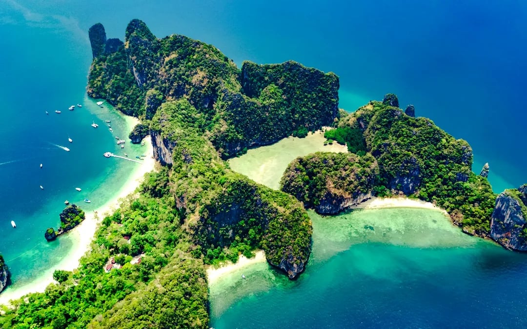 From Krabi: Hong Island-Hopping Tour with Lunch and Round-Trip Transfers Image 1