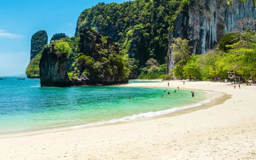 From Krabi: Hong Island-Hopping Tour with Lunch and Round-Trip Transfers Image 3