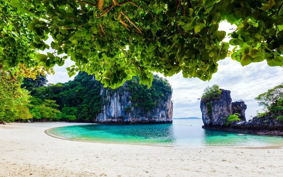 From Krabi: Hong Island-Hopping Tour with Lunch and Round-Trip Transfers Image 7