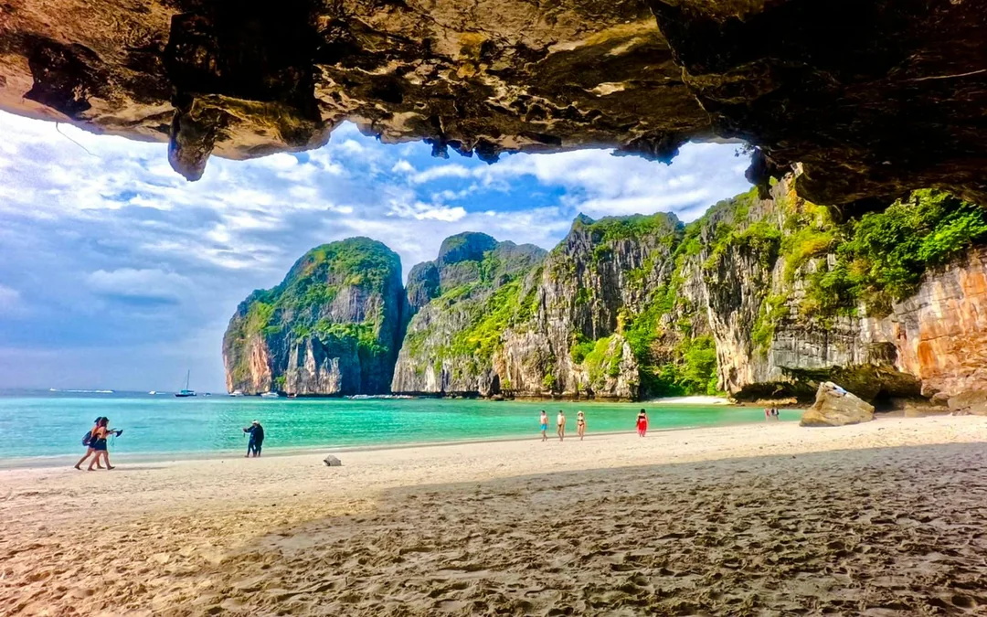 From Krabi: Phi Phi Island & 4 Islands Sunset Day Tour by Speedboat with Lunch & Transfers Image 4