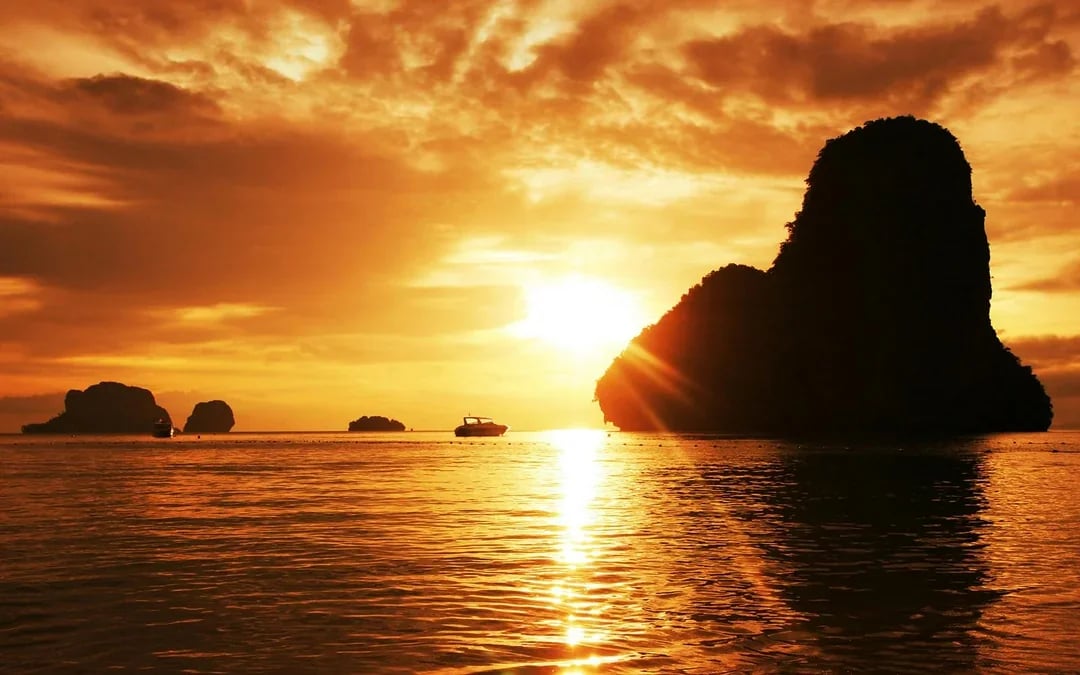 From Krabi: Phi Phi Island & 4 Islands Sunset Day Tour by Speedboat with Lunch & Transfers Image 5
