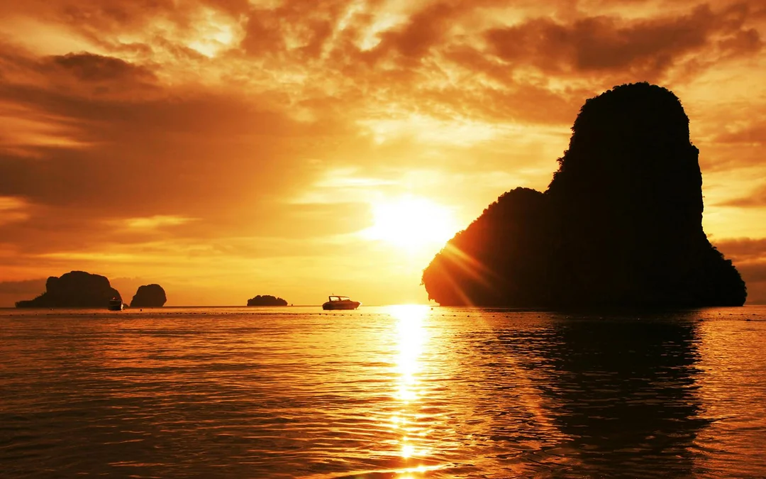 From Krabi: Phi Phi Island & 4 Islands Sunset Day Tour by Speedboat with Lunch & Transfers Image 5