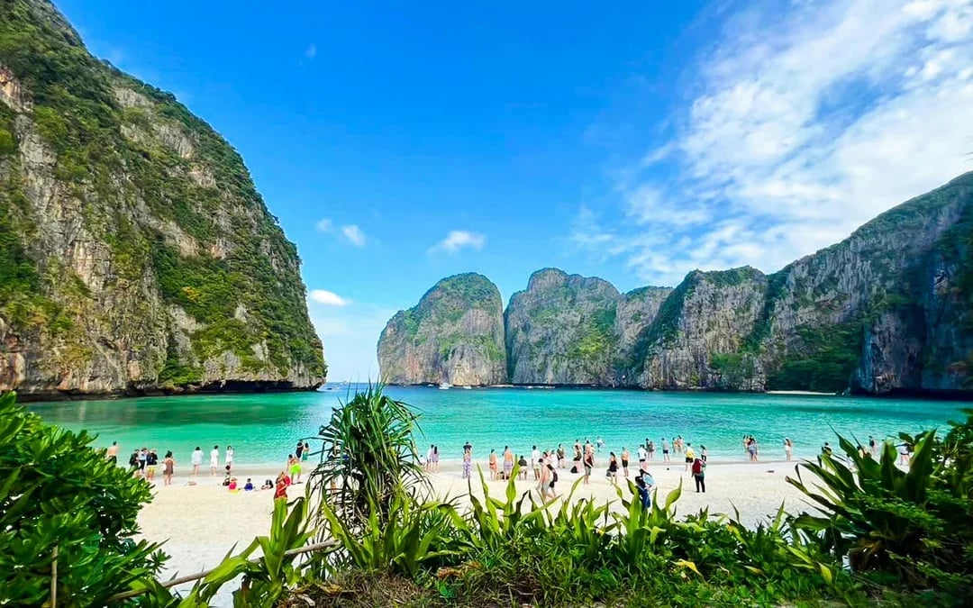 From Krabi: Phi Phi Island & 4 Islands Sunset Day Tour by Speedboat with Lunch & Transfers Image 7