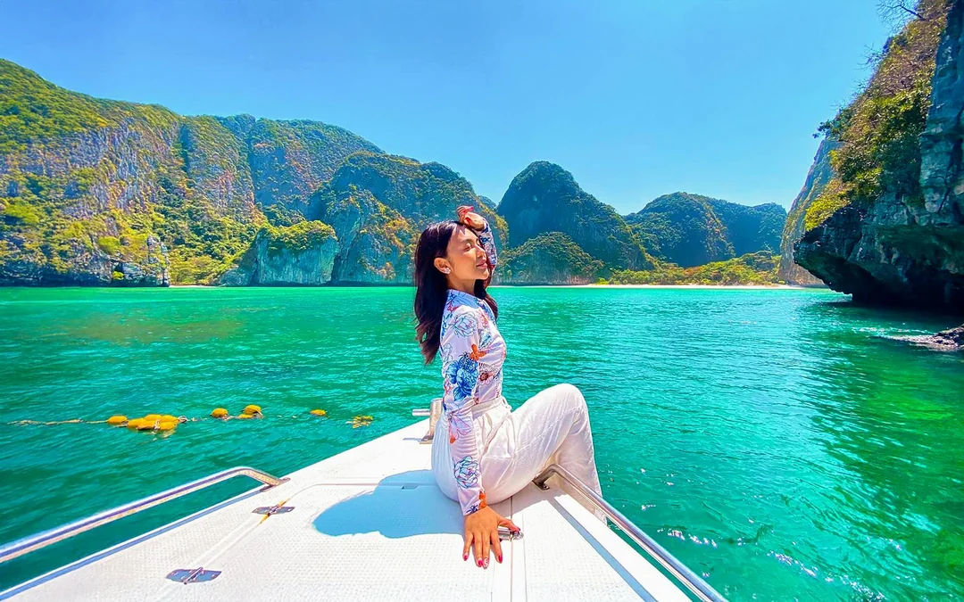 From Krabi: Phi Phi Island & 4 Islands Sunset with Bioluminescent Plankton Tour by Speedboat with Lunch, BBQ Dinner & Transfers Image 1