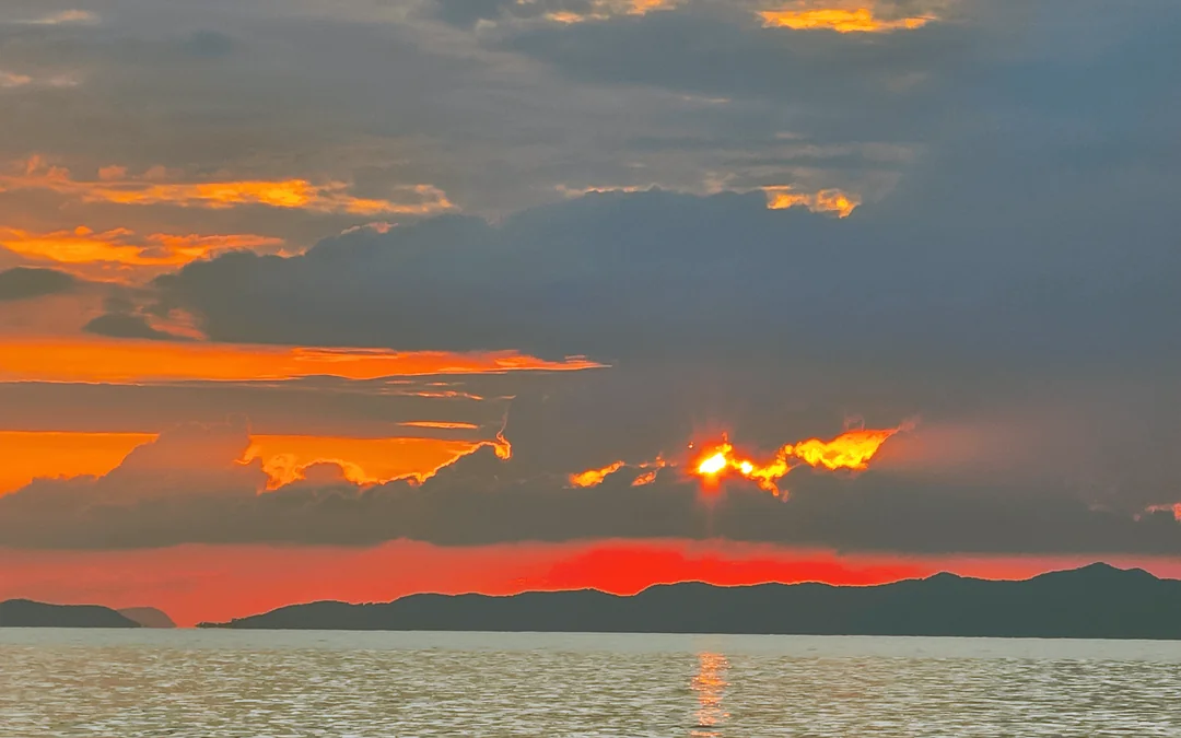 From Krabi: Phi Phi Island & 4 Islands Sunset with Bioluminescent Plankton Tour by Speedboat with Lunch, BBQ Dinner & Transfers Image 12