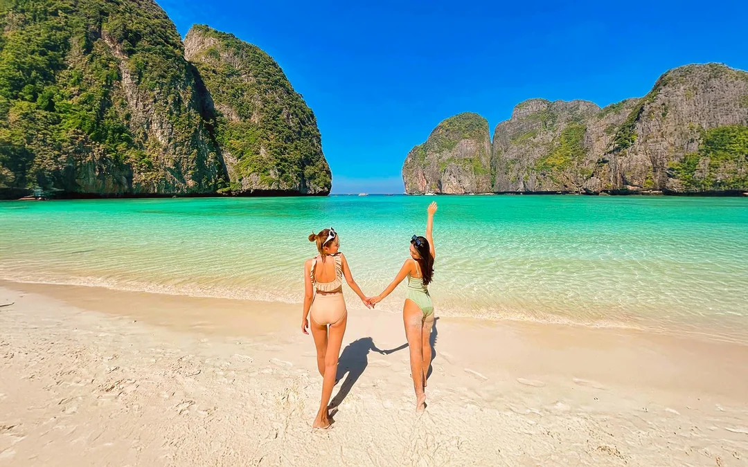 From Krabi: Phi Phi Island & 4 Islands Sunset with Bioluminescent Plankton Tour by Speedboat with Lunch, BBQ Dinner & Transfers Image 3