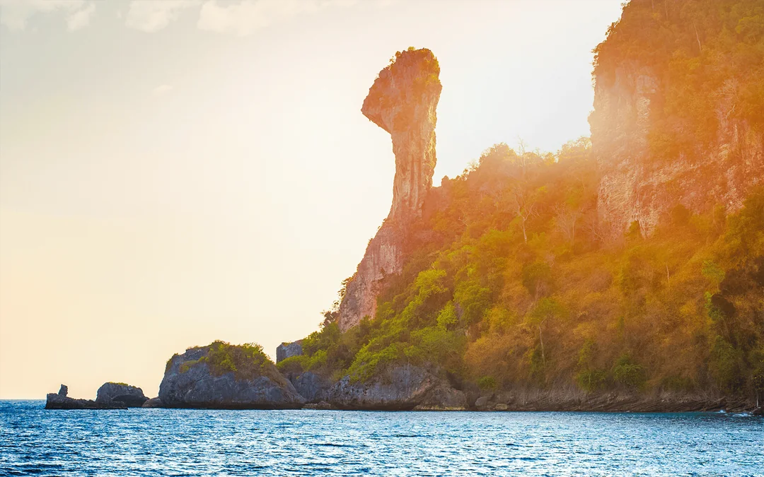 From Krabi: Phi Phi Island & 4 Islands Sunset with Bioluminescent Plankton Tour by Speedboat with Lunch, BBQ Dinner & Transfers Image 4